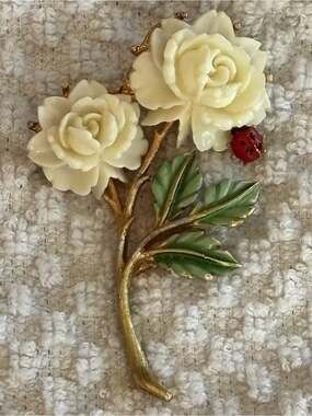 Vintage J.J. Jonette White Rose & Ladybug Brooch Gold Tone Floral Pin